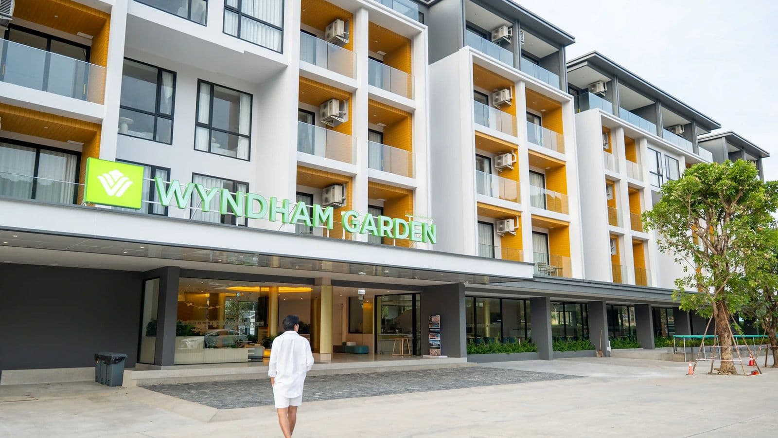 Beachfront_Resort_Style_Apartments_in_Naithon__Phuket_gallery_1