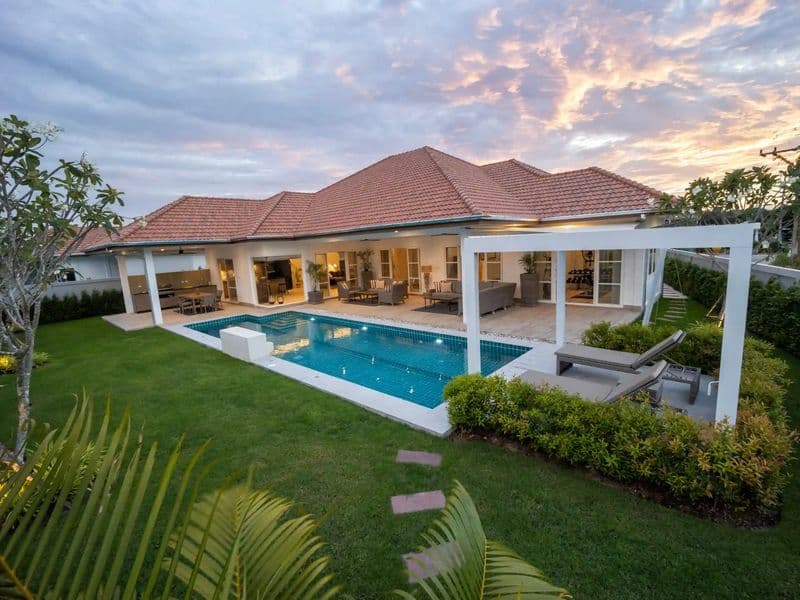 Mali_Lotus_Executive_exterior_1-1