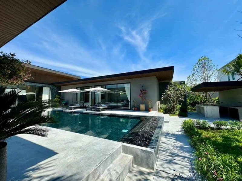 Sea_Central_exterior_1