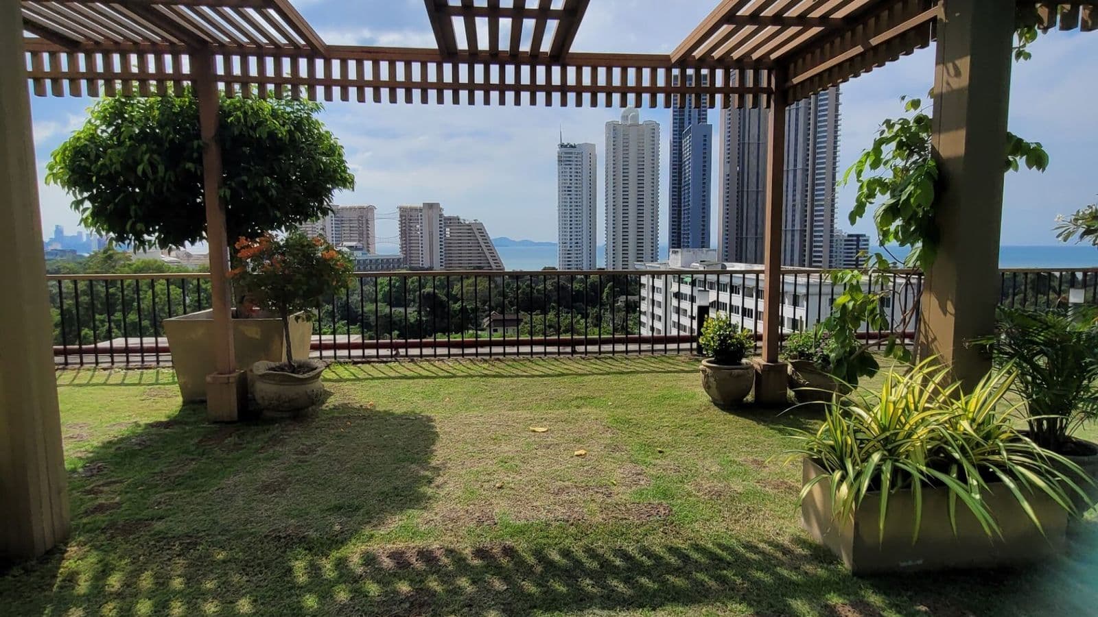 Sophisticated_Living_in_Wongamat_at_City_Garden_Tropicana_gallery_11