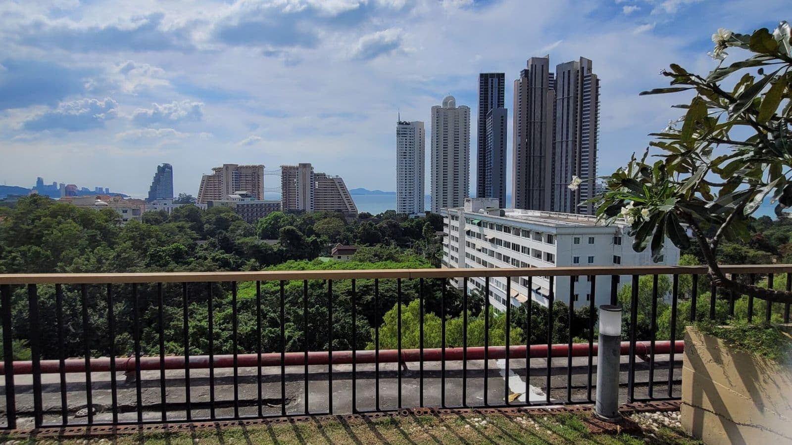Sophisticated_Living_in_Wongamat_at_City_Garden_Tropicana_gallery_2