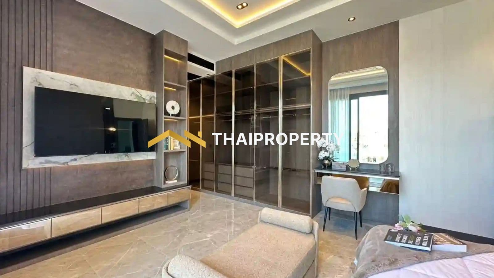 The_Arowanyx_interior_7