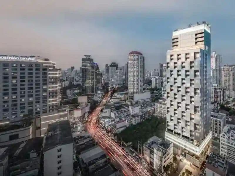 The_Strand_Thonglor_exterior_1