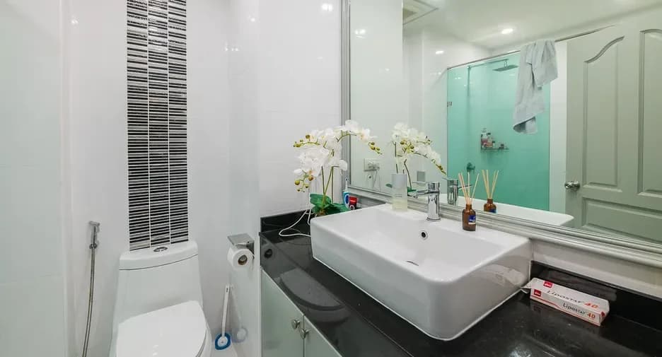 One Bedroom (66 m²)