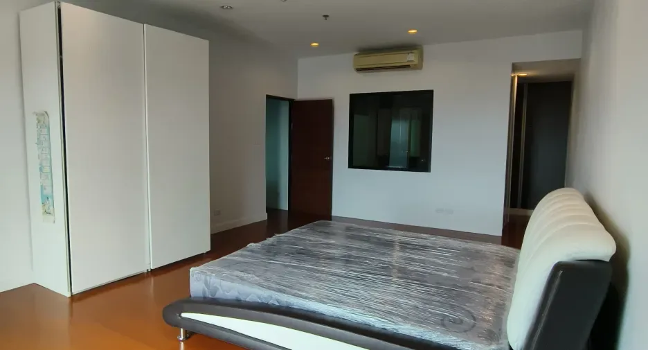 Three Bedroom (168 m²)