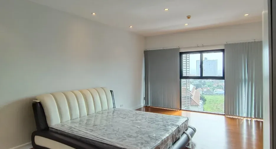 Three Bedroom (168 m²)