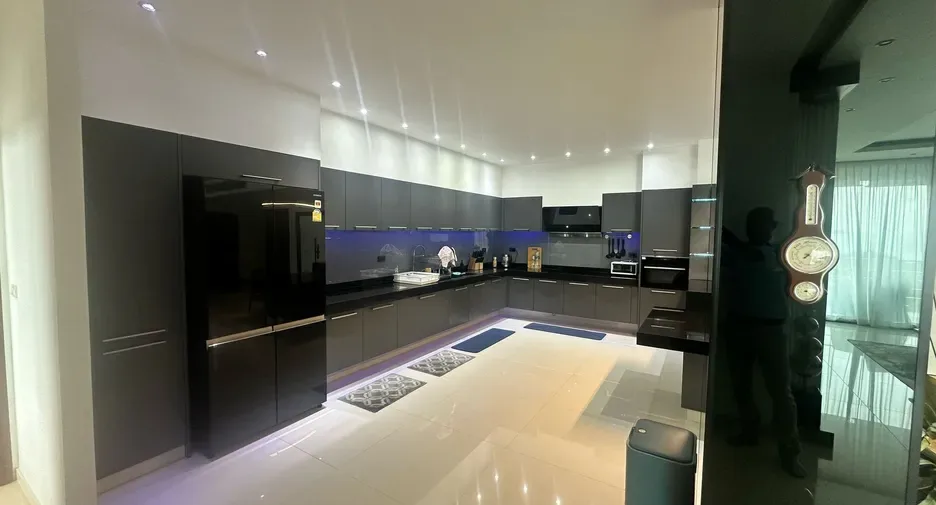 One Bedroom (120 m²)
