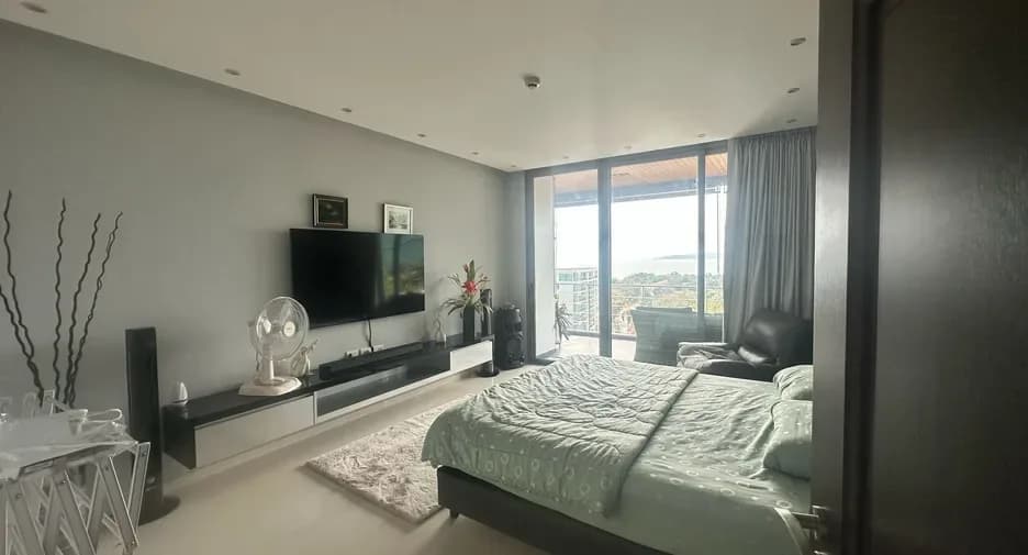 One Bedroom (120 m²)
