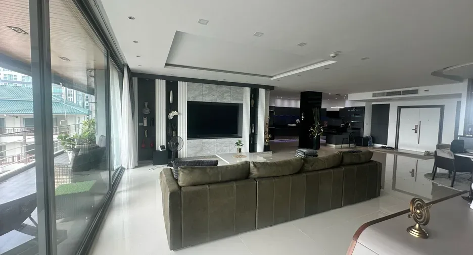 One Bedroom (120 m²)