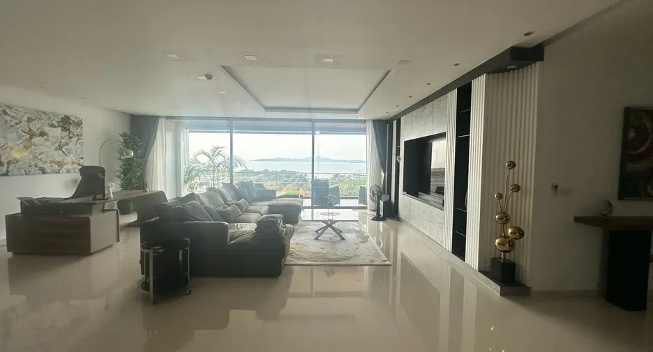 One Bedroom (120 m²)