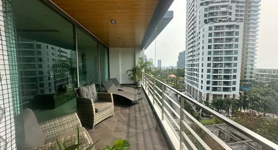 One Bedroom (120 m²)