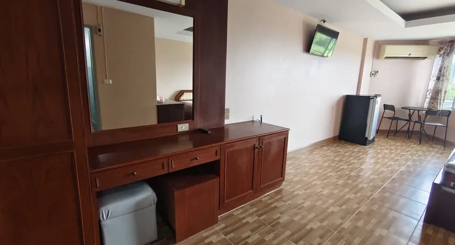 Two Bedroom (64 m²)