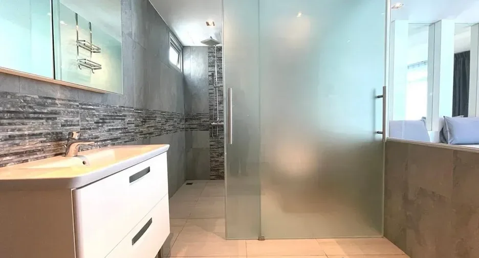 One Bedroom (55 m²)
