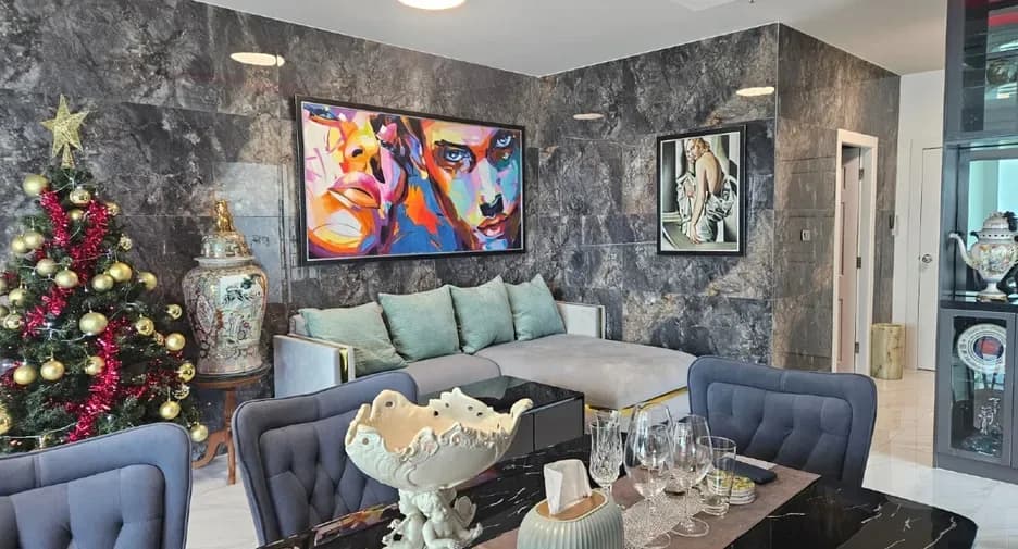 One Bedroom (121 m²)