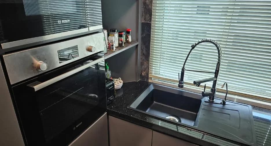 One Bedroom (121 m²)