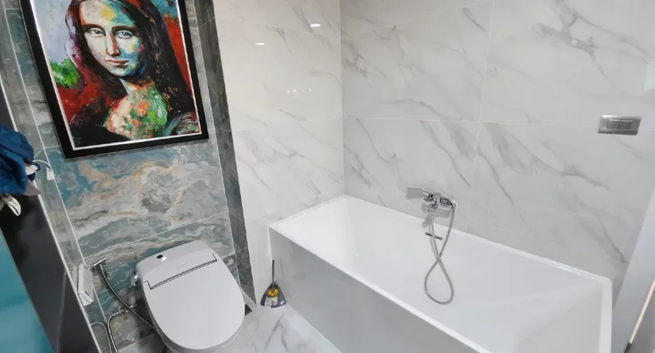 One Bedroom (121 m²)