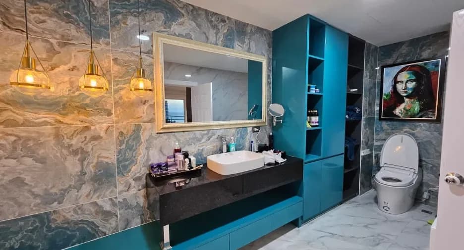 One Bedroom (121 m²)