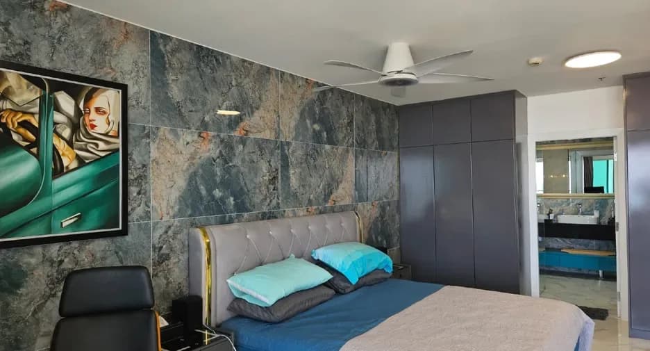 One Bedroom (121 m²)