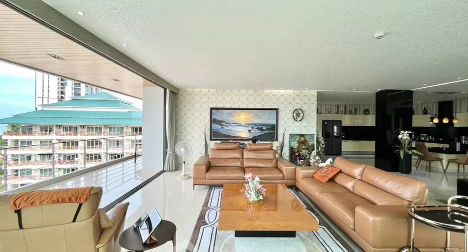 Three Bedroom (243 m²)