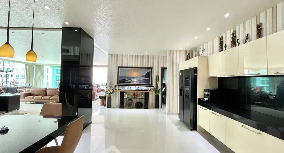 Three Bedroom (243 m²)