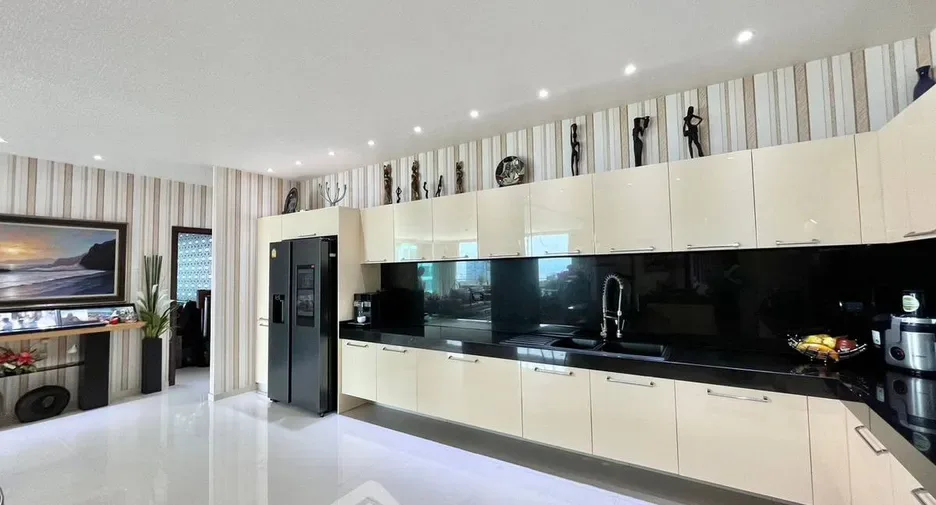 Three Bedroom (243 m²)