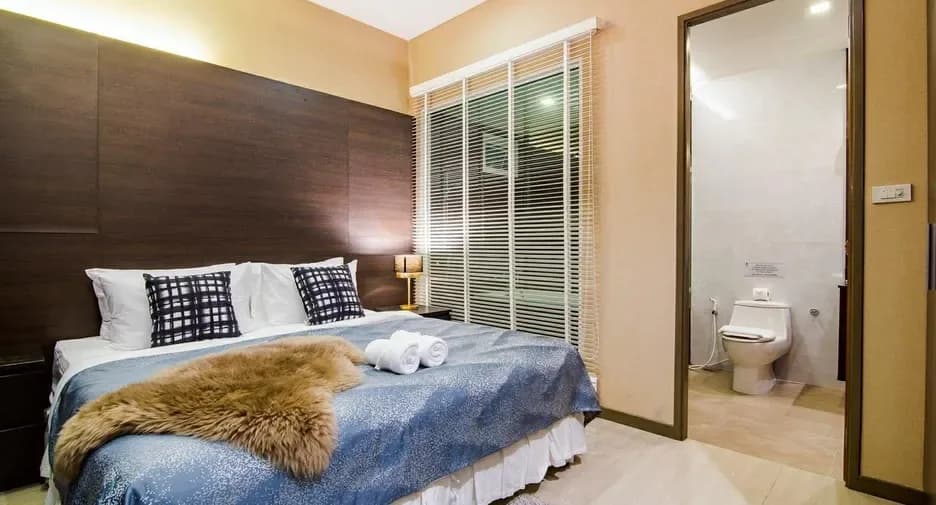 Three Bedroom (160 m²)
