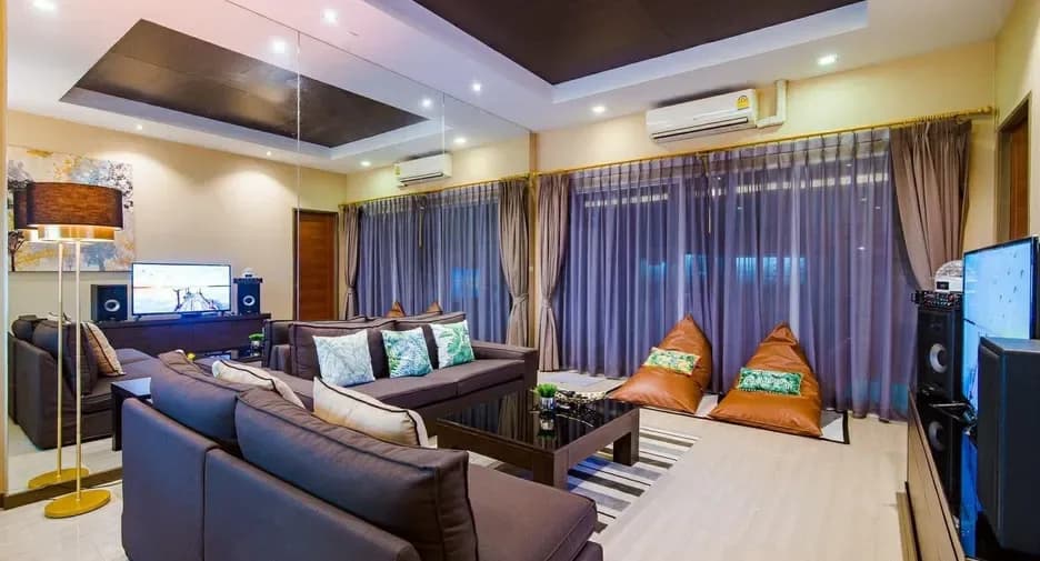 Three Bedroom (160 m²)