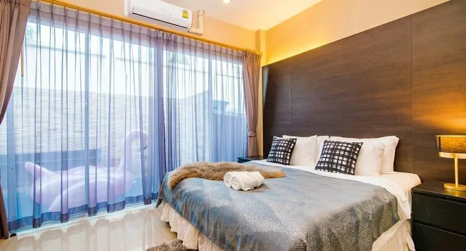 Three Bedroom (160 m²)