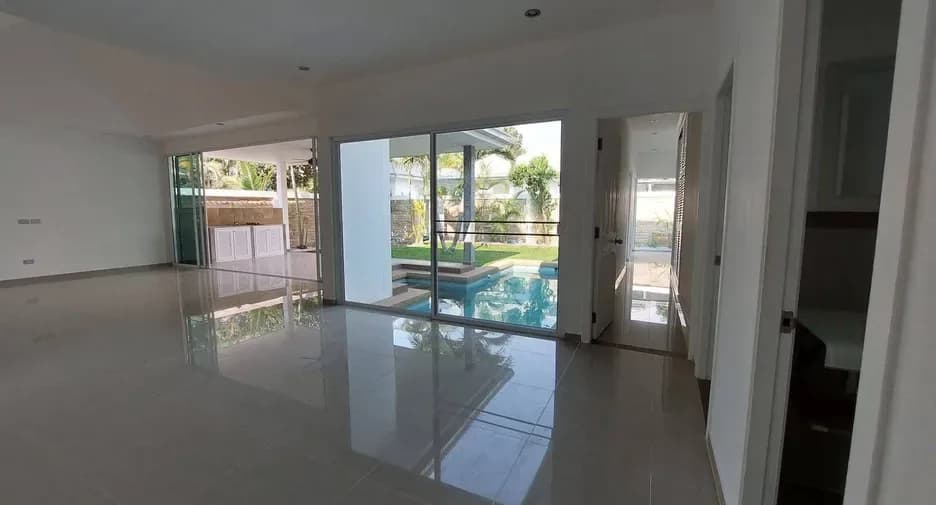 Three Bedroom (348 m²)