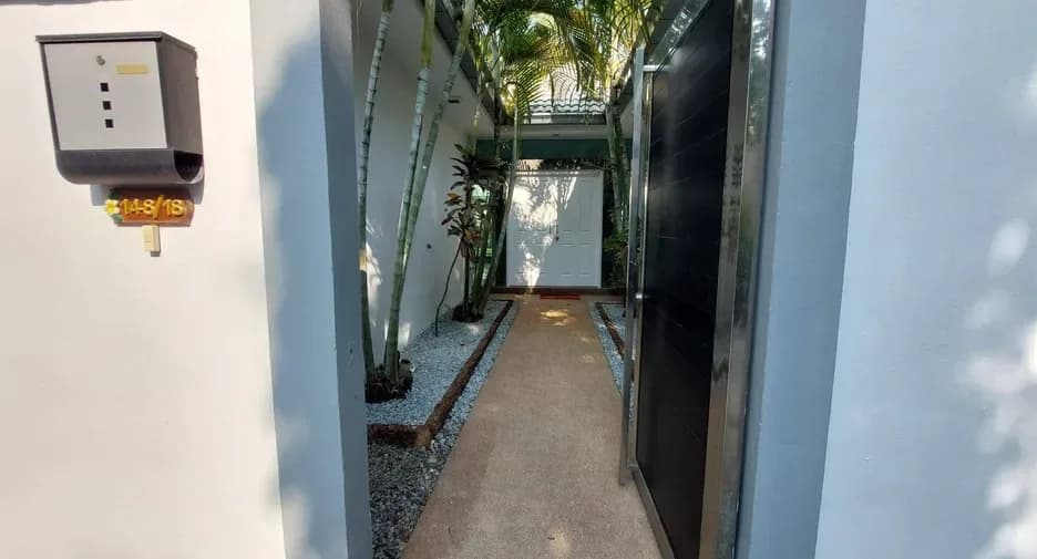Three Bedroom (348 m²)