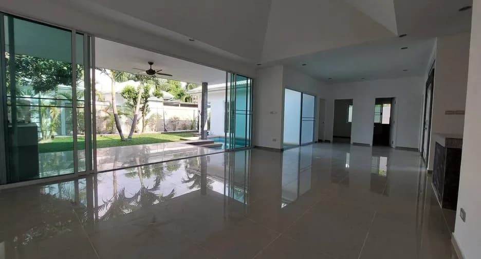Three Bedroom (348 m²)