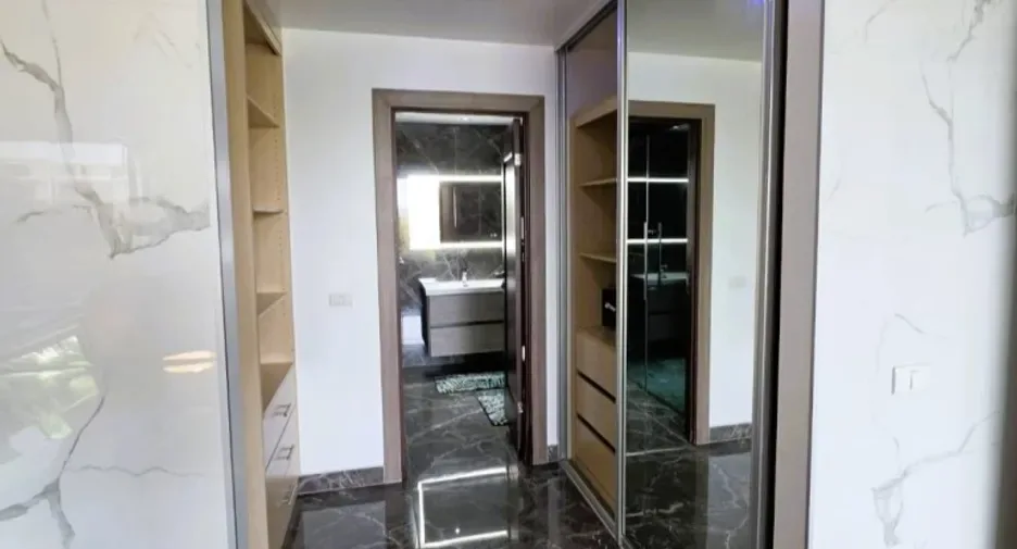 One Bedroom (120 m²)