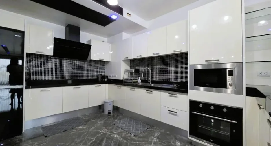 One Bedroom (120 m²)