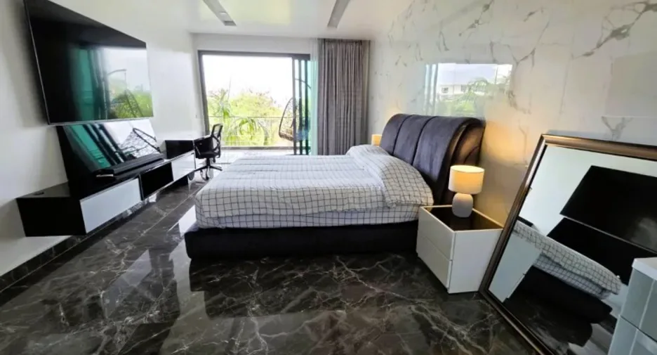 One Bedroom (120 m²)