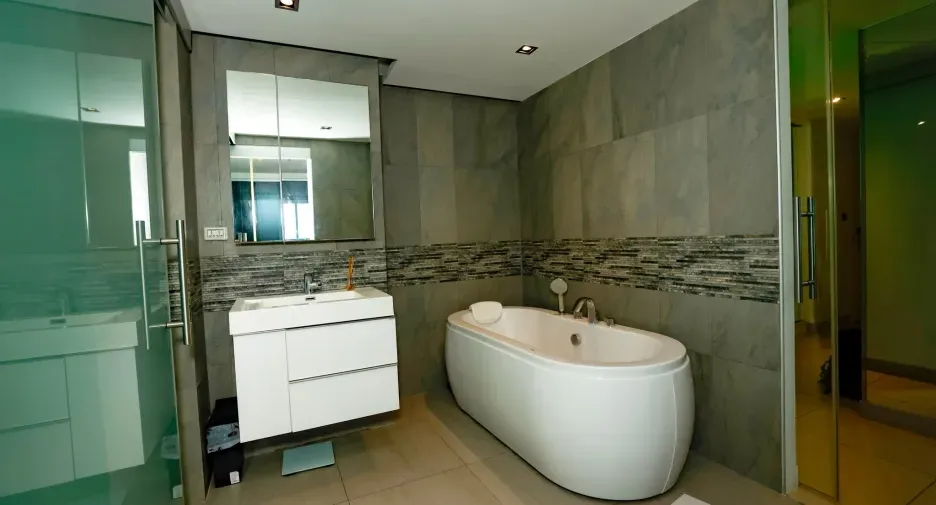 One Bedroom (67 m²)