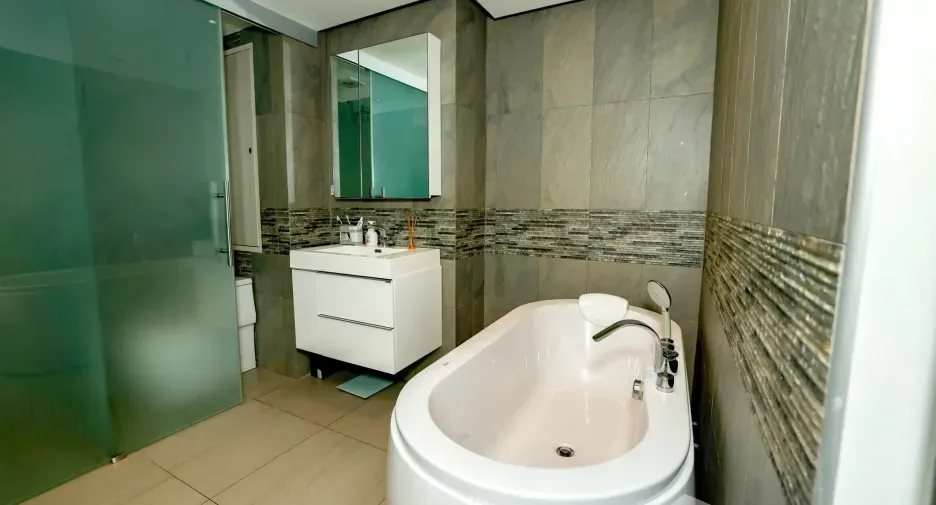 One Bedroom (67 m²)