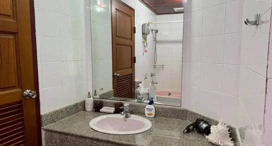 One Bedroom (94 m²)