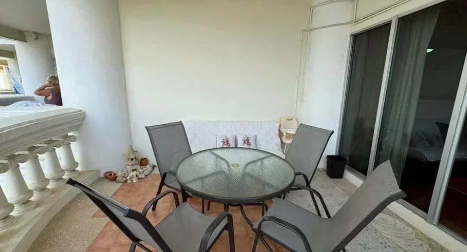 One Bedroom (94 m²)