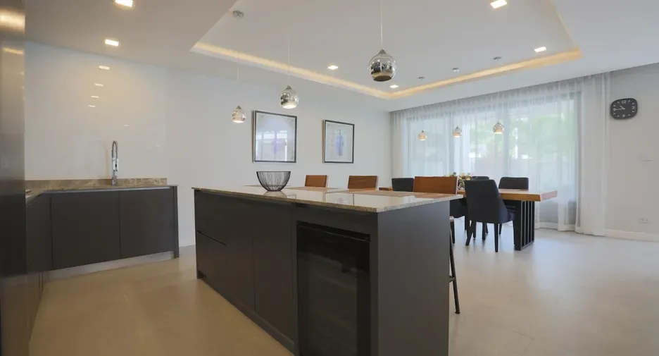 Five Bedroom (320 m²)