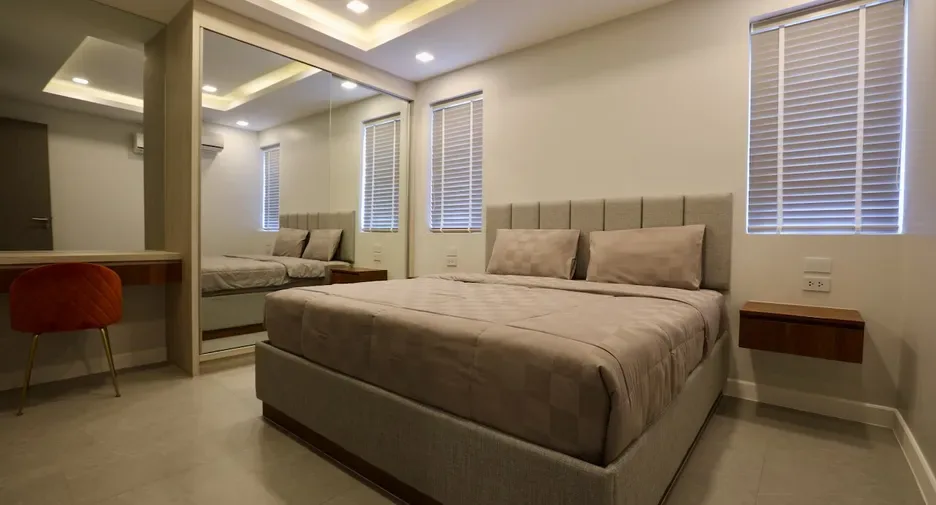 Five Bedroom (320 m²)