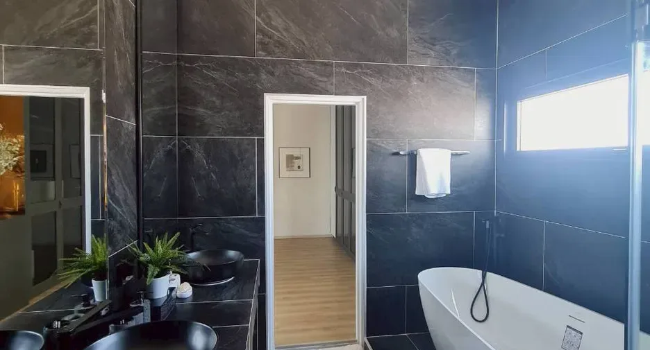 4 Bedroom (342 m²)