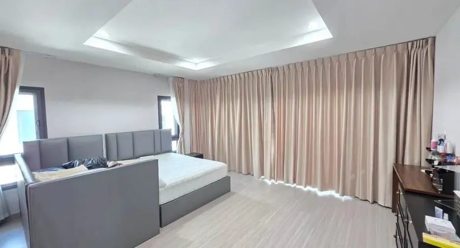 Four Bedroom (280 m²)