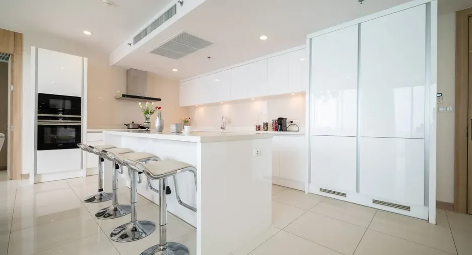 Three Bedroom (164 m²)