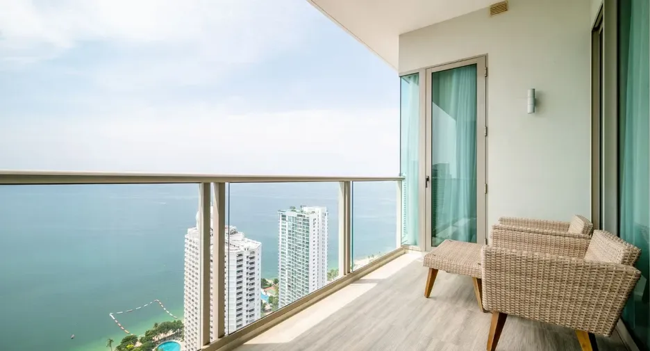 Three Bedroom (164 m²)