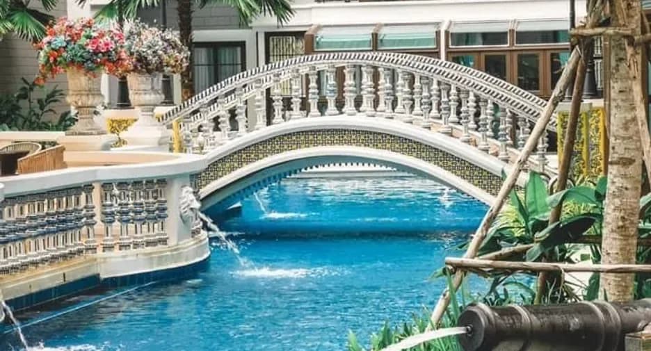 Espana condo