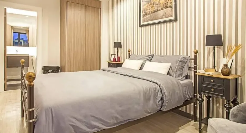 De Amber Condominium