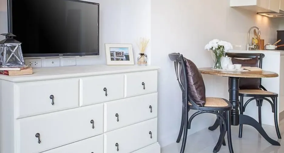 De Amber Condominium