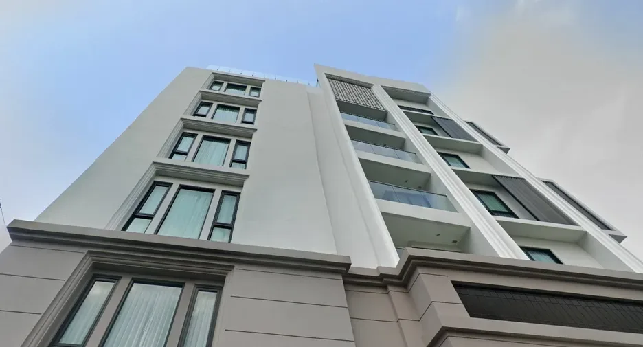 De Amber Condominium